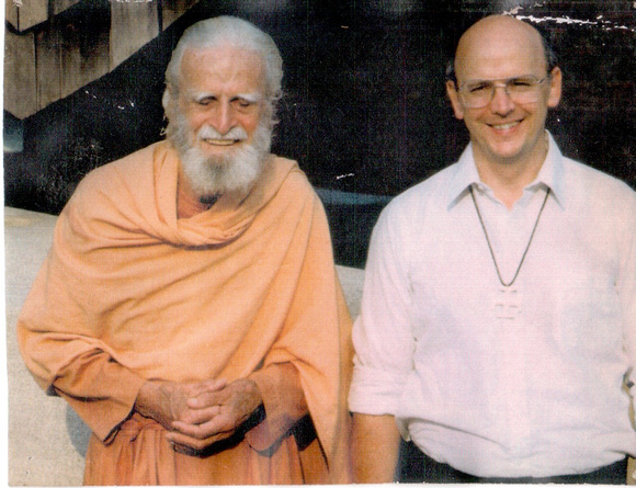 Bede Griffiths with Fr laurence at the John Main Seminar 1991